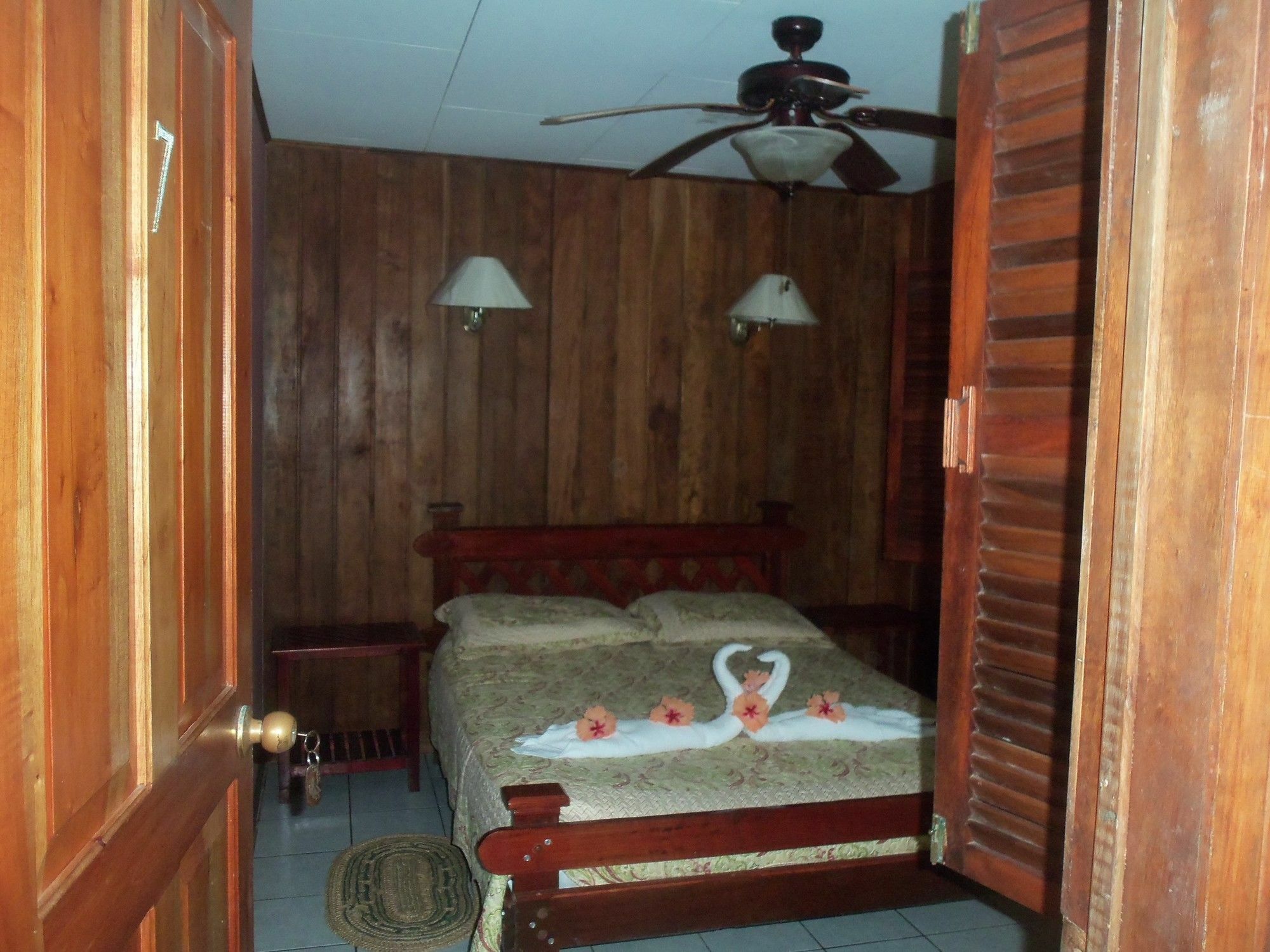 Miss Junies Lodge Tortuguero Exterior foto